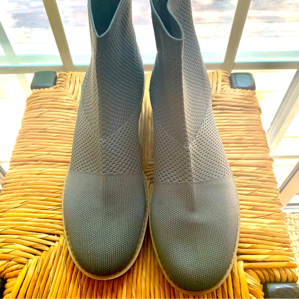 NWOT Bandolino Gray Knit Wedge Sock Booties